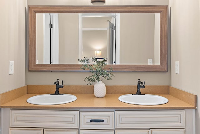 1011 Glessner Dr, Spring Hill, TN 37174 - full bath with double vanity