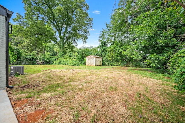 706 Mars St, Murfreesboro, TN 37130 - view of green lawn featuring a shed