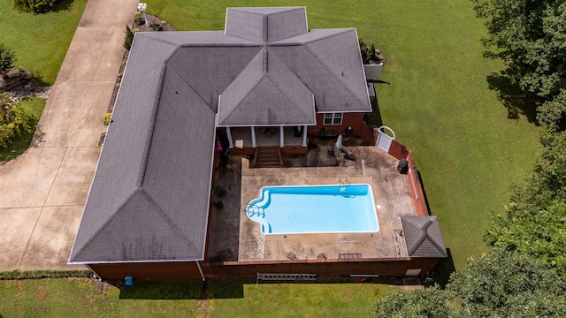 130 Fairway Cir, Loretto, TN 38469 - aerial view of property and surrounding area featuring a pool