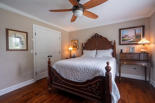 130 Fairway Cir, Loretto, TN 38469 - bedroom featuring hardwood / wood-style flooring, crown molding, a ceiling fan, and a closet