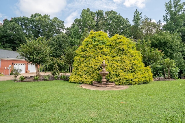 130 Fairway Cir, Loretto, TN 38469 - view of grassy yard with concrete driveway