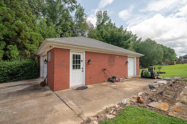 130 Fairway Cir, Loretto, TN 38469 - garage with driveway