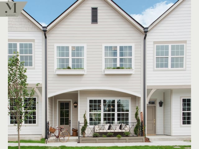 1584 Madison St, Chattanooga, TN 37408 - townhome / multi-family property with a porch