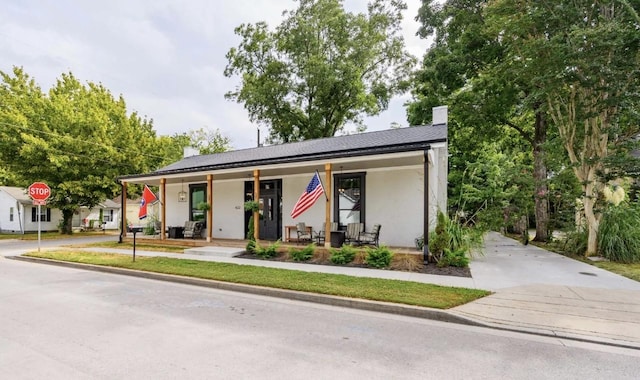 422 N Academy St, Murfreesboro, TN 37130 - view of front of property featuring a porch, a chimney, driveway, and stucco siding