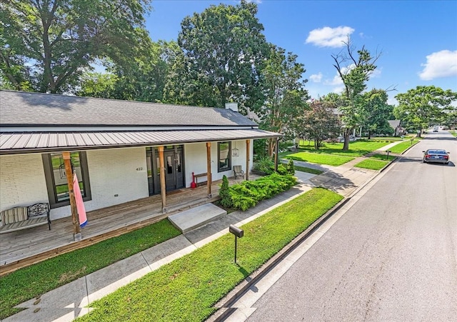 422 N Academy St, Murfreesboro, TN 37130 - view of front facade featuring a porch, brick siding, and a front yard
