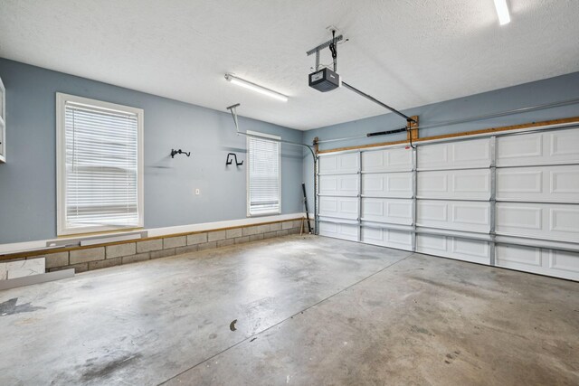 1704 Satterfield Ct, Murfreesboro, TN 37128 - garage featuring a garage door opener