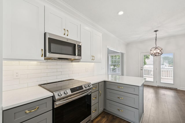 1704 Satterfield Ct, Murfreesboro, TN 37128 - kitchen featuring appliances with stainless steel finishes, gray cabinetry, a peninsula, light countertops, and backsplash