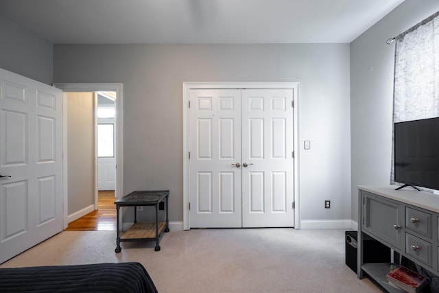 6853 Manassas Gap Ln, Hixson, TN 37343 - carpeted bedroom featuring baseboards and a closet