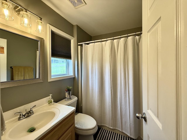 465 Turtle Point Ln, Waverly, TN 37185 - full bath featuring vanity and a shower with shower curtain