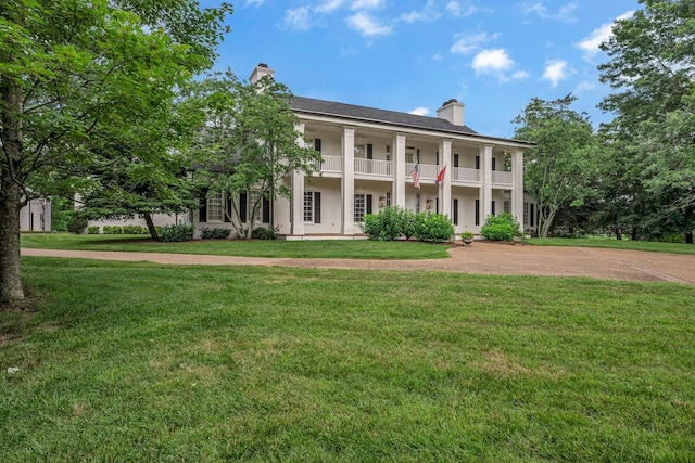 2485 Old Natchez Trce, Franklin, TN 37069 - greek revival house with a chimney, a front lawn, stucco siding, and a balcony