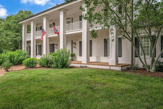 2485 Old Natchez Trce, Franklin, TN 37069 - neoclassical / greek revival house with a front lawn, covered porch, and stucco siding