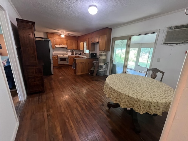 1465 Old Farmington Rd, Lewisburg, TN 37091 - dining space featuring dark wood-type flooring, a wall mounted AC, and a textured ceiling