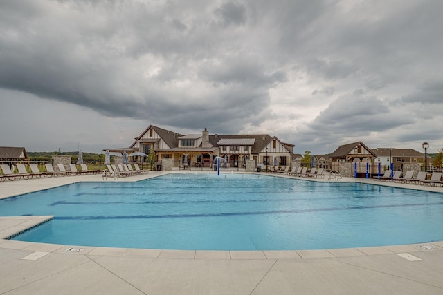 907 Nance Ln, Lebanon, TN 37087 - community pool with a patio area