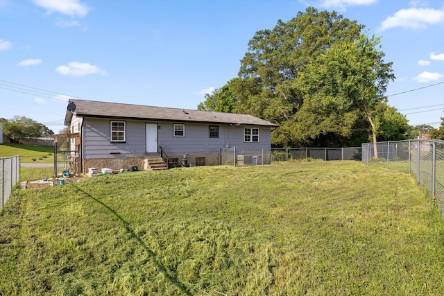 4726 Tarpon Trl, Chattanooga, TN 37416 - back of property with entry steps and a fenced backyard