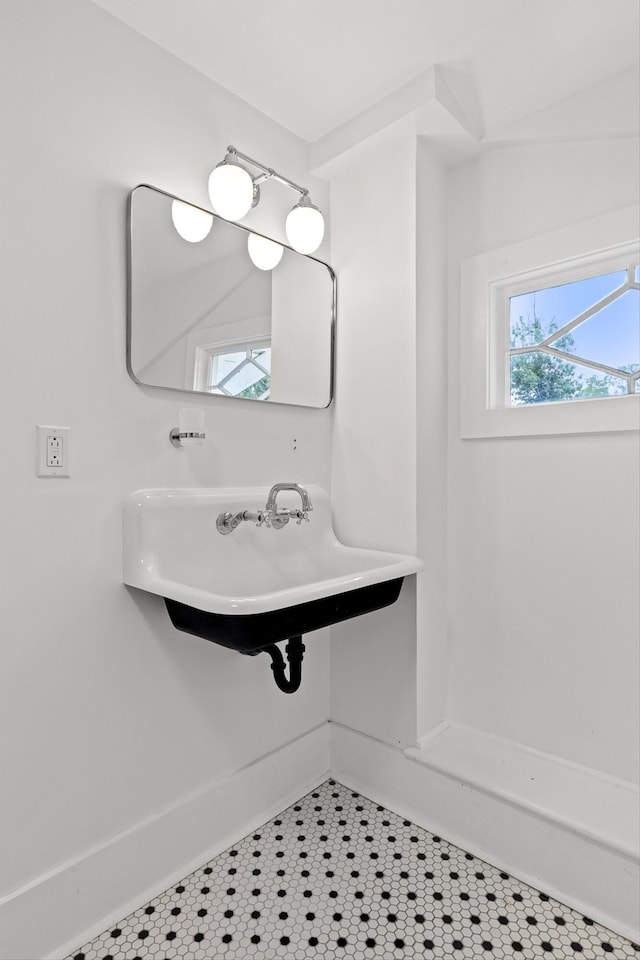 225 Hemphill Ave, Chattanooga, TN 37411 - bathroom featuring baseboards and tile patterned floors