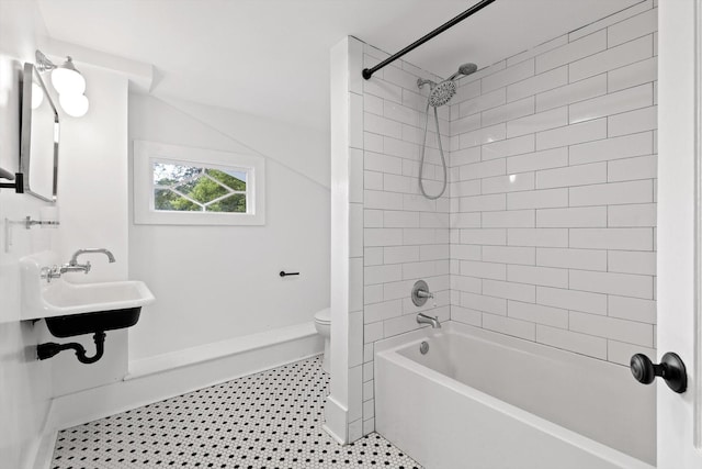 225 Hemphill Ave, Chattanooga, TN 37411 - bathroom with toilet and tub / shower combination