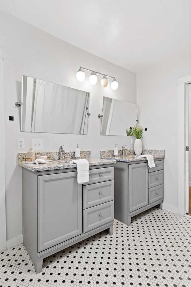 225 Hemphill Ave, Chattanooga, TN 37411 - full bath featuring vanity and baseboards