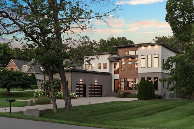 3706 Benham Ave, Nashville, TN 37215 - view of front of home featuring stucco siding, driveway, a lawn, and a garage