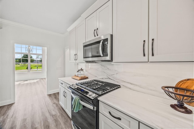 200 Creekside Dr, Lewisburg, TN 37091 - kitchen with stainless steel appliances, crown molding, light wood finished floors, white cabinets, and backsplash