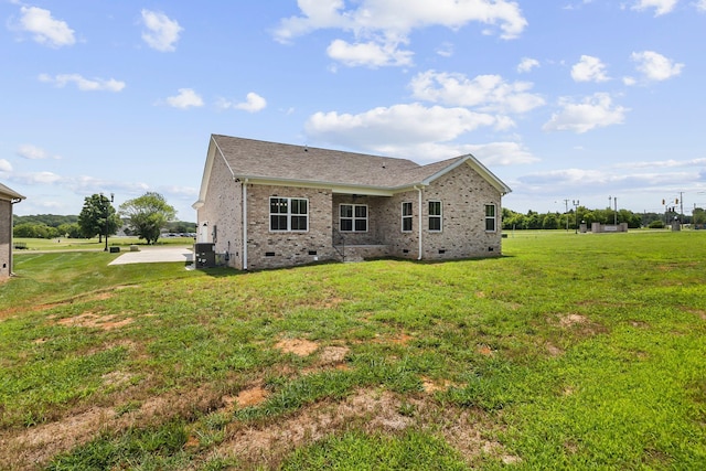 198 Creekside Dr, Lewisburg, TN 37091 - back of property with crawl space, a yard, and brick siding