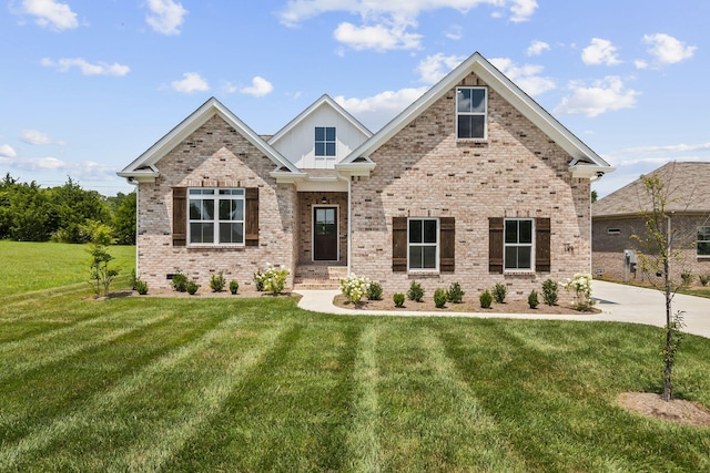 198 Creekside Dr, Lewisburg, TN 37091 - view of front facade with a front lawn and brick siding