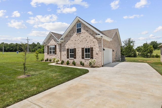 198 Creekside Dr, Lewisburg, TN 37091 - traditional-style house with driveway, brick siding, a front yard, and a garage