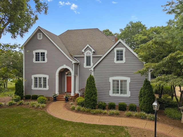 103 Wellesley Pl, Columbia, TN 38401 - traditional home with a chimney and a front yard