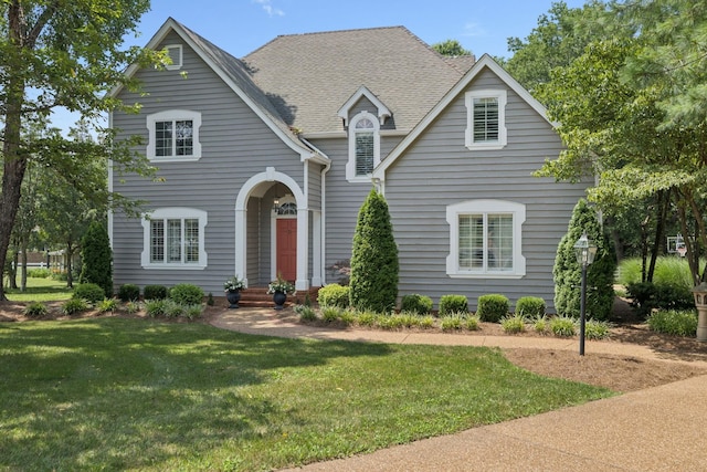 103 Wellesley Pl, Columbia, TN 38401 - traditional-style house with a front yard and a shingled roof