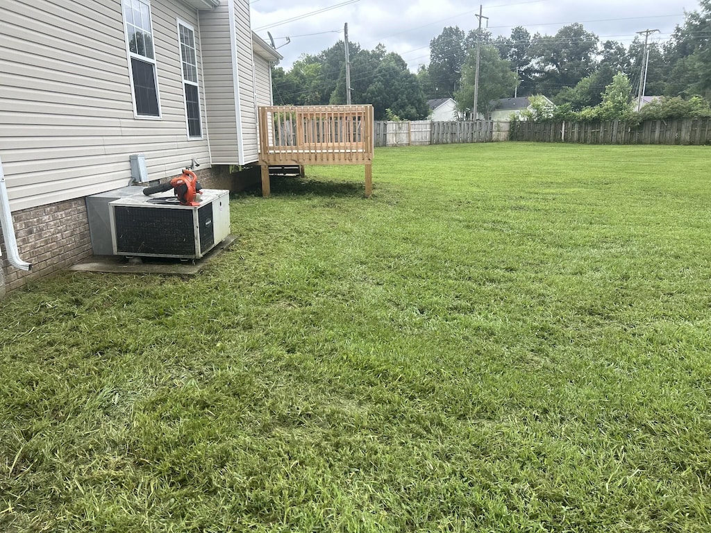 1626 Hannibal Dr, Oak Grove, KY 42262 - view of yard with a wooden deck