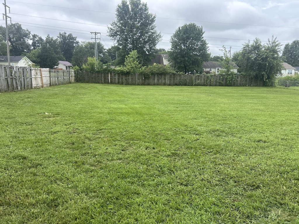 1626 Hannibal Dr, Oak Grove, KY 42262 - view of fenced backyard
