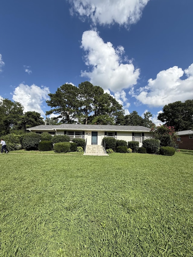1206 Park Mere Dr, Columbia, TN 38401 - ranch-style home featuring a front lawn