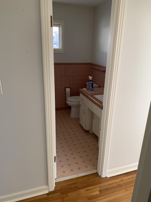 1206 Park Mere Dr, Columbia, TN 38401 - bathroom featuring tile walls, vanity, wainscoting, and wood finished floors