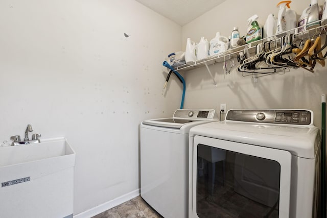 1493 Azalee Ln, Chapel Hill, TN 37034 - laundry area with washing machine and clothes dryer and baseboards