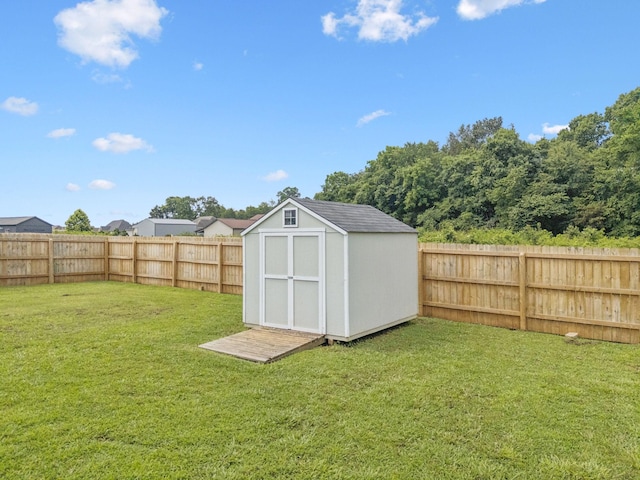 1493 Azalee Ln, Chapel Hill, TN 37034 - fenced backyard with a storage shed