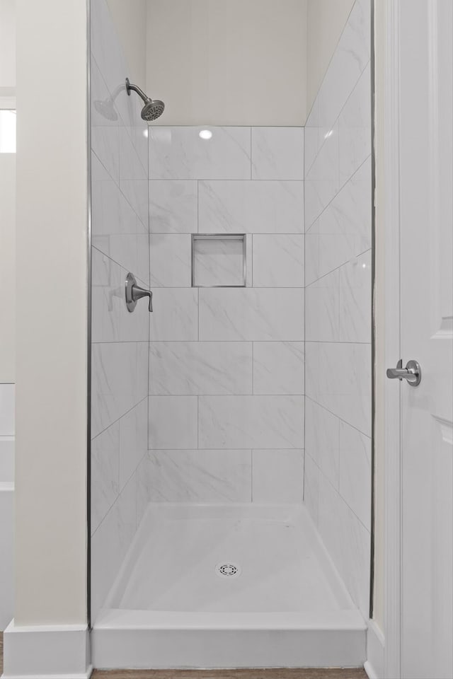 212 Mcbrien Rd, Chattanooga, TN 37411 - full bathroom with a tile shower