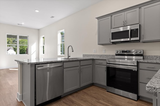 212 Mcbrien Rd, Chattanooga, TN 37411 - kitchen with appliances with stainless steel finishes, gray cabinetry, a peninsula, and recessed lighting