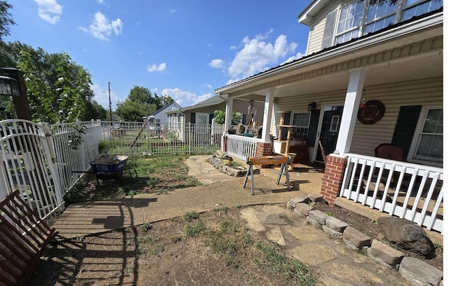 721 Myrtle St, Kingsport, TN 37660 - view of yard with covered porch