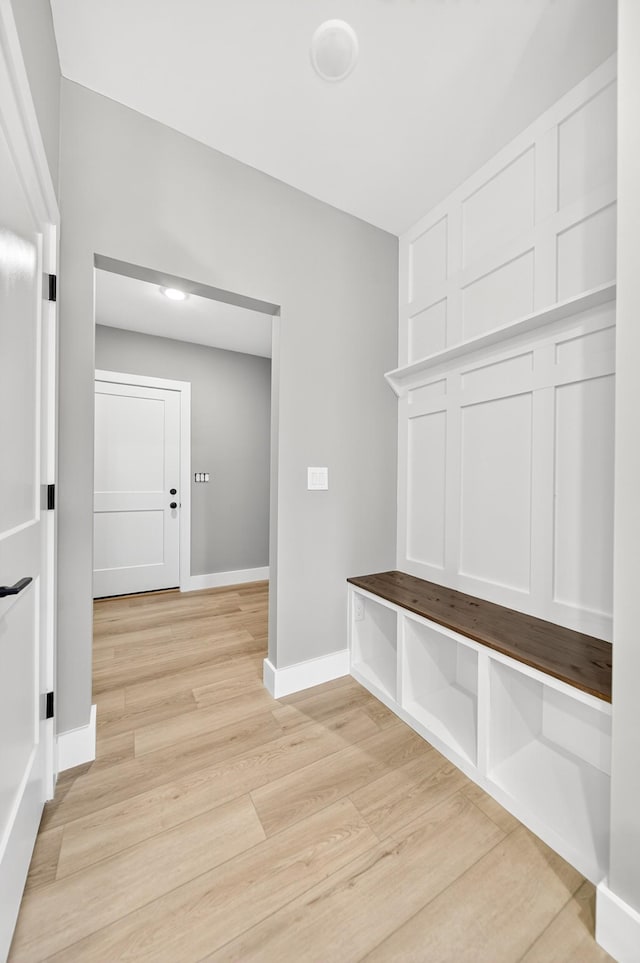 1263 N Sumner Rd, Bethpage, TN 37022 - mudroom featuring light wood finished floors and baseboards