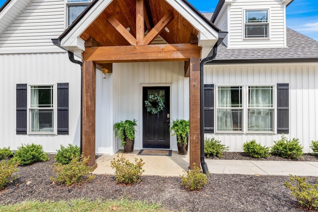 1020 Loggins Rd, Charlotte, TN 37036 - doorway to property with a shingled roof