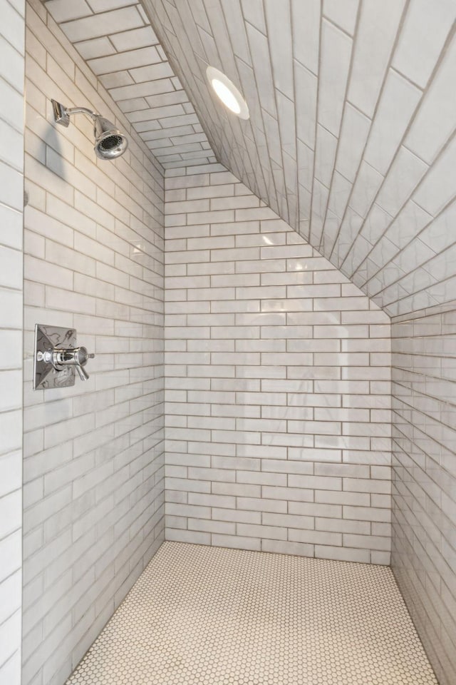 3404 Benham Ave, Nashville, TN 37215 - bathroom with a tile shower