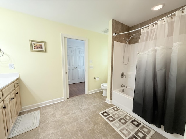 2680 Cedar Grove Rd, Lebanon, TN 37087 - bathroom with vanity and shower / bath combo with shower curtain