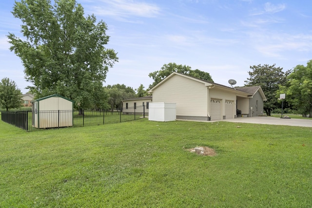 2680 Cedar Grove Rd, Lebanon, TN 37087 - view of yard featuring an attached garage and driveway