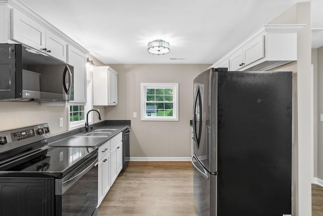 1615 Mohawk Trl, Hopkinsville, KY 42240 - kitchen featuring stainless steel appliances, light wood-type flooring, dark countertops, and white cabinets