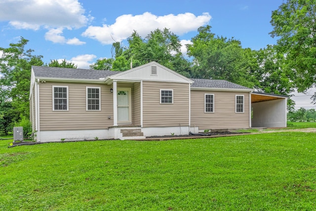 1615 Mohawk Trl, Hopkinsville, KY 42240 - view of front of property featuring a front lawn, a carport, and roof with shingles