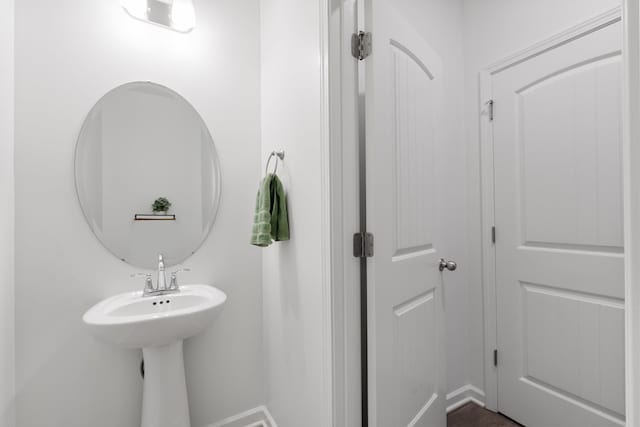 611 Hawkeye Ct, Eagleville, TN 37060 - bathroom featuring baseboards