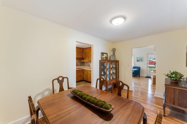 3102 Crescent Cir, Chattanooga, TN 37407 - dining room featuring light wood-type flooring and crown molding