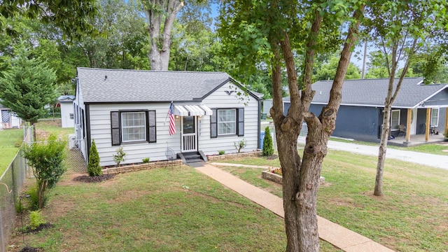 3102 Crescent Cir, Chattanooga, TN 37407 - view of front of home featuring a front lawn and a shingled roof