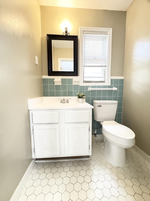 3084 Edgeware Rd S, Memphis, TN 38118 - half bath featuring vanity, tile patterned flooring, wainscoting, and tile walls