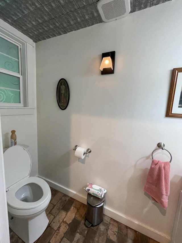 407 Cedar Rd, Pikeville, TN 37367 - bathroom with an ornate ceiling and toilet