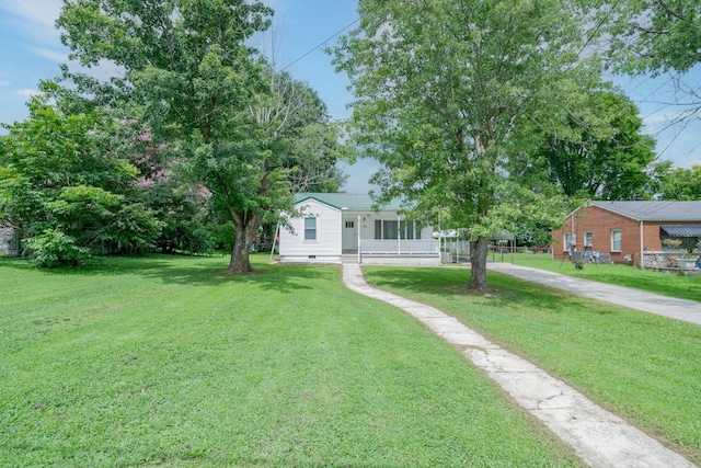 400 7th Ave, Fayetteville, TN 37334 - view of front of house with concrete driveway, a front lawn, a carport, and a porch